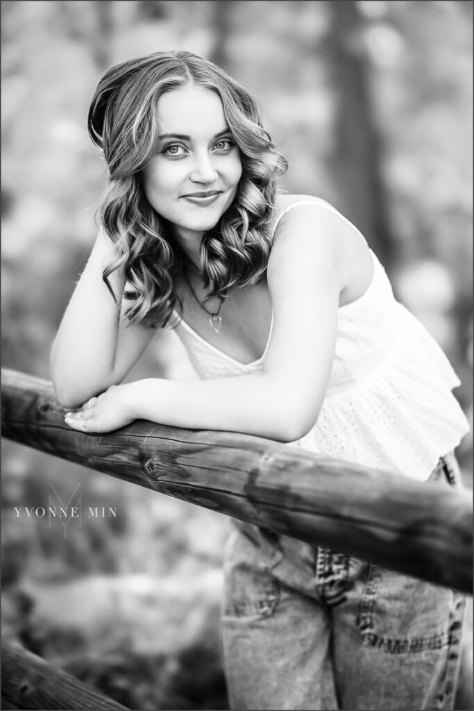 A black and white senior picture of a senior girl from Jefferson Academy at South Mesa Trailhead outside Boulder with Yvonne Min Photography.